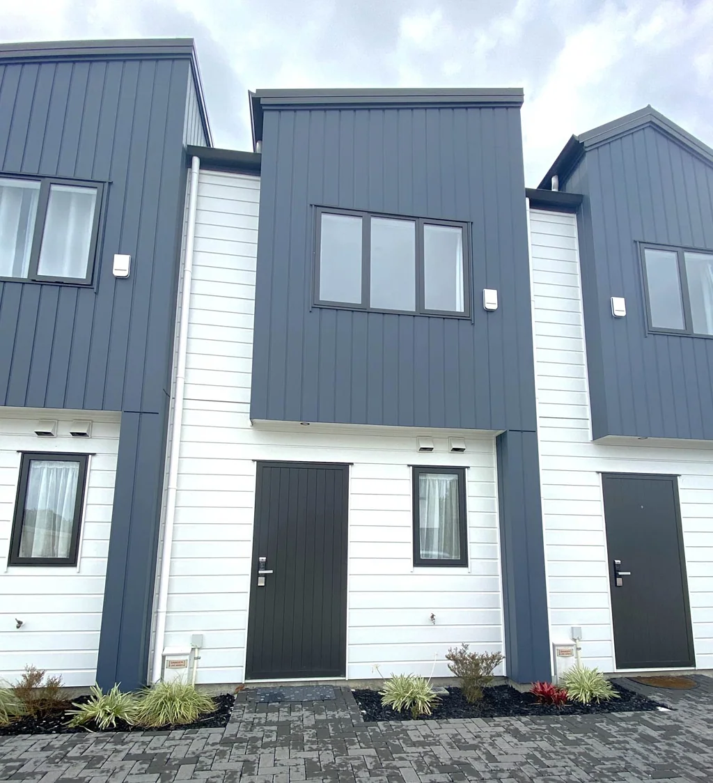 Beautiful 2 Bedroom + Study in Prime Location!