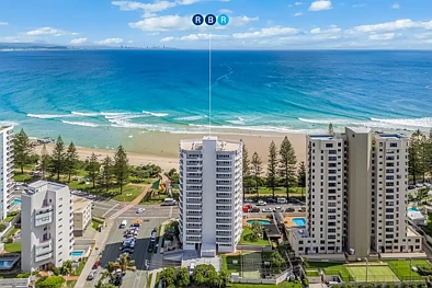 Coolangatta 2कमरा Beachfront Apartment with Two Car Parks