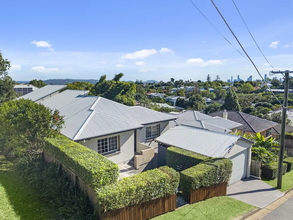 Tarragindi 4chambre Elevated Living in Tarragindi