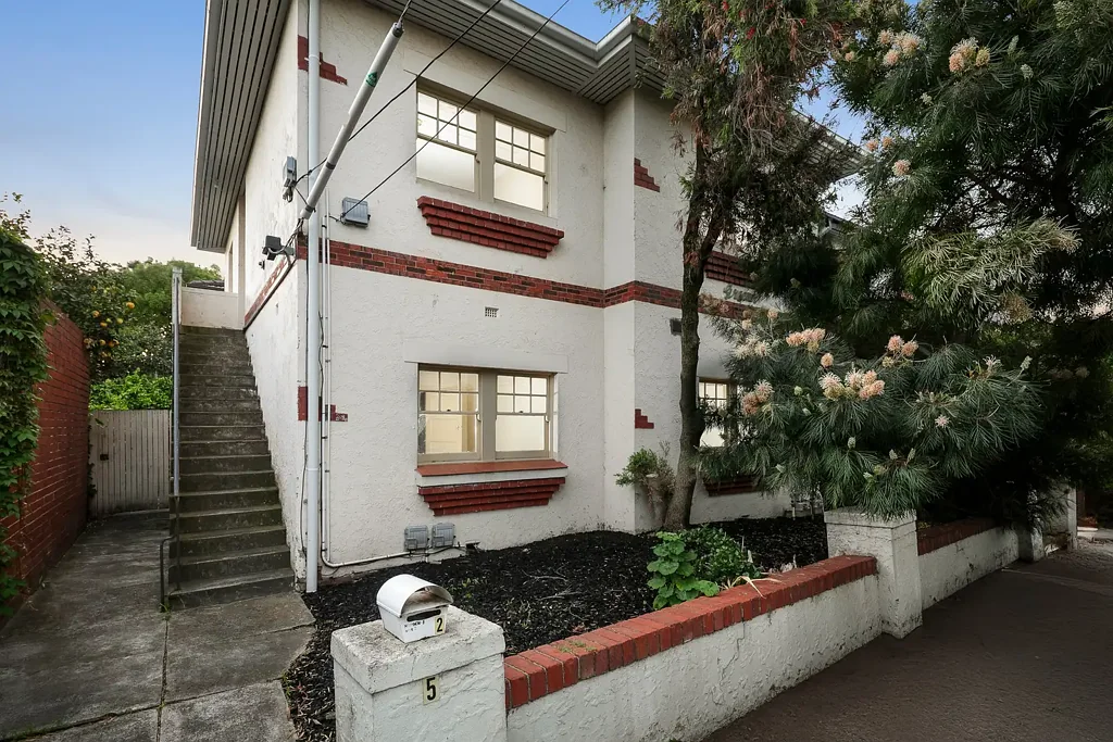 Prahran 4Zimmer Aspirational Art Deco duplex.