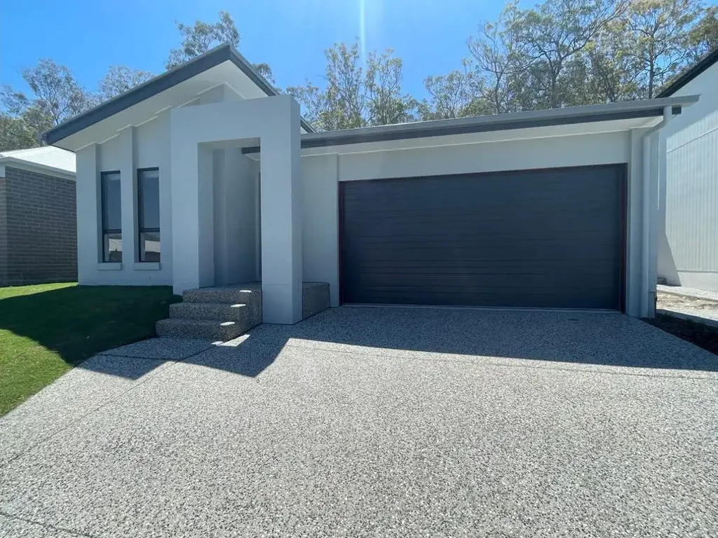 Modern 4-Bedroom Family Home in Bahrs Scrub