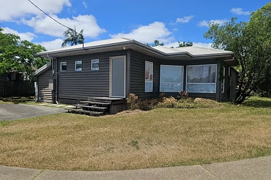 Rocklea 3 Slaapkamer Commercial Investment - Potential returns over $100k plus
