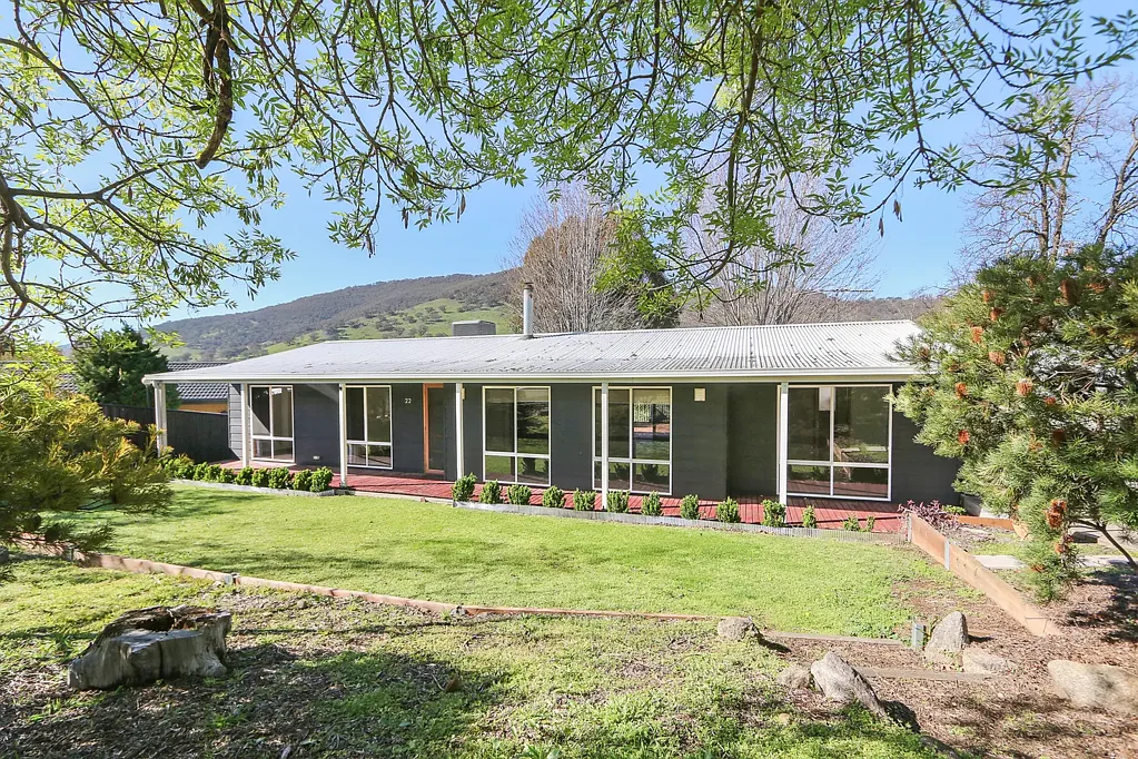 Tallangatta 4房  Nestled in the picturesque town of Tallangatta