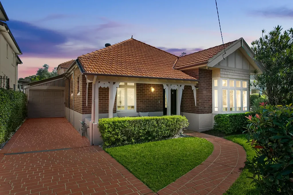 Strathfield 5ห้องนอน Entertainers' oasis in a prestigious Strathfield address