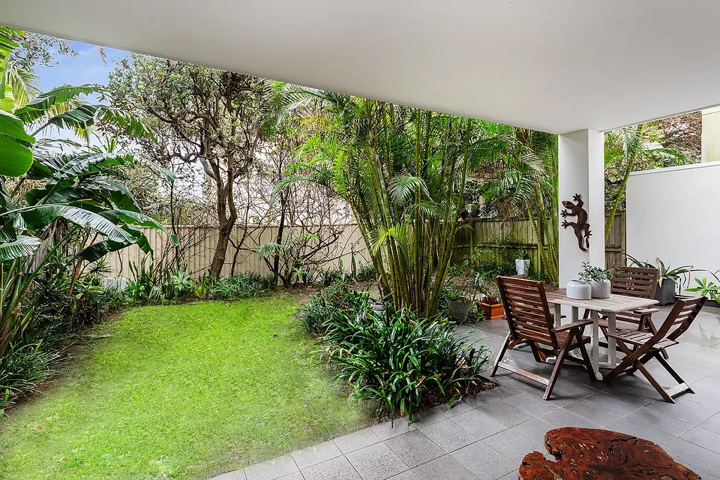 Bondi Beach 2房 North Bondi珍稀街道 两卧奢居 私享花园 现代装修 海滩近邻 业主紧持 Garden Oasis in the Heart of North Bondi