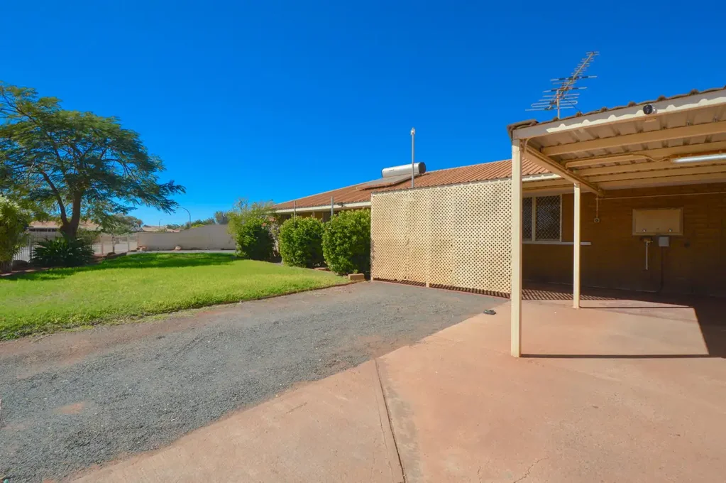 South Hedland 4ห้องนอน SOLID BRICK HOME ON LARGE BLOCK - ROOM TO GROW