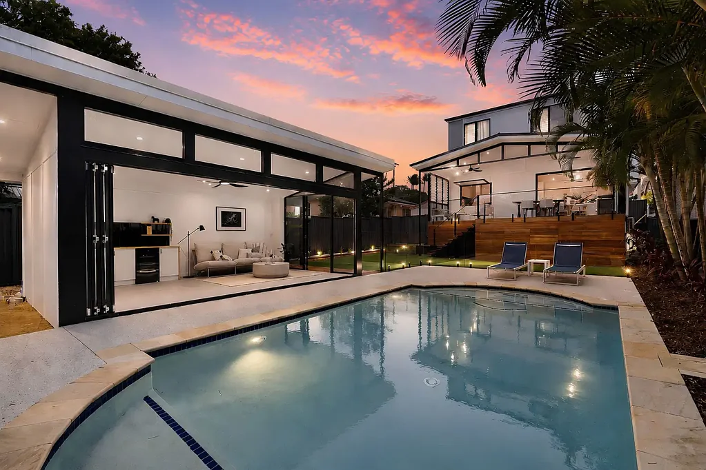 Labrador 4غرفة نوم Sophisticated Family Entertainer with Exceptional Outdoor Living