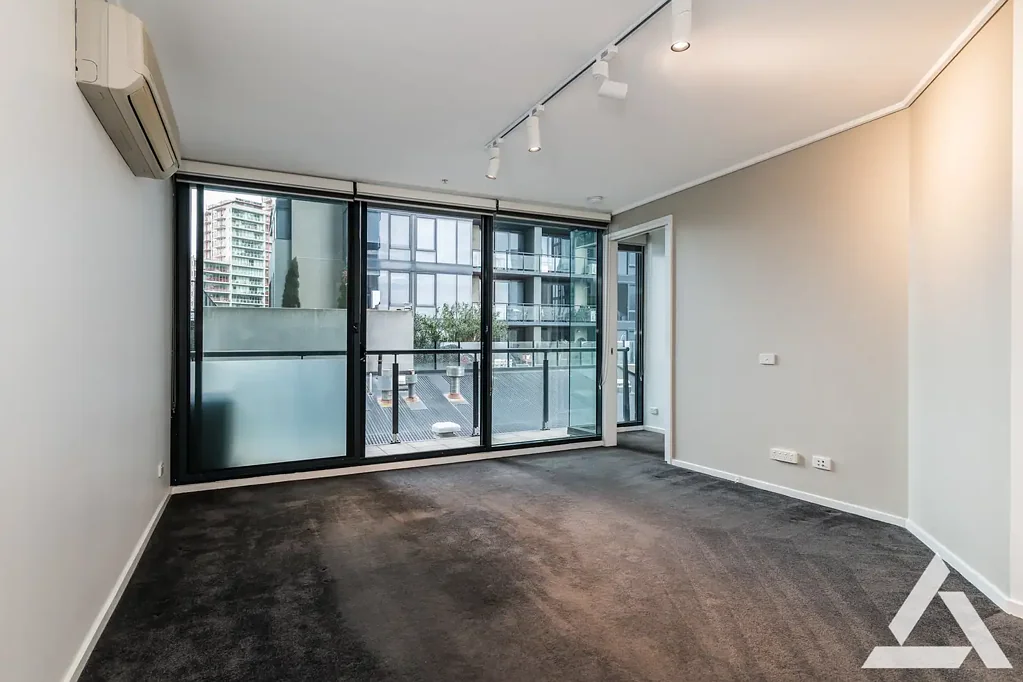 Contemporary Living in Great Location!