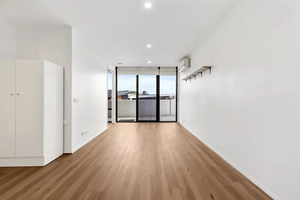 FRESHLY RENOVATED Roomy apartment with Extra Large Balcony,