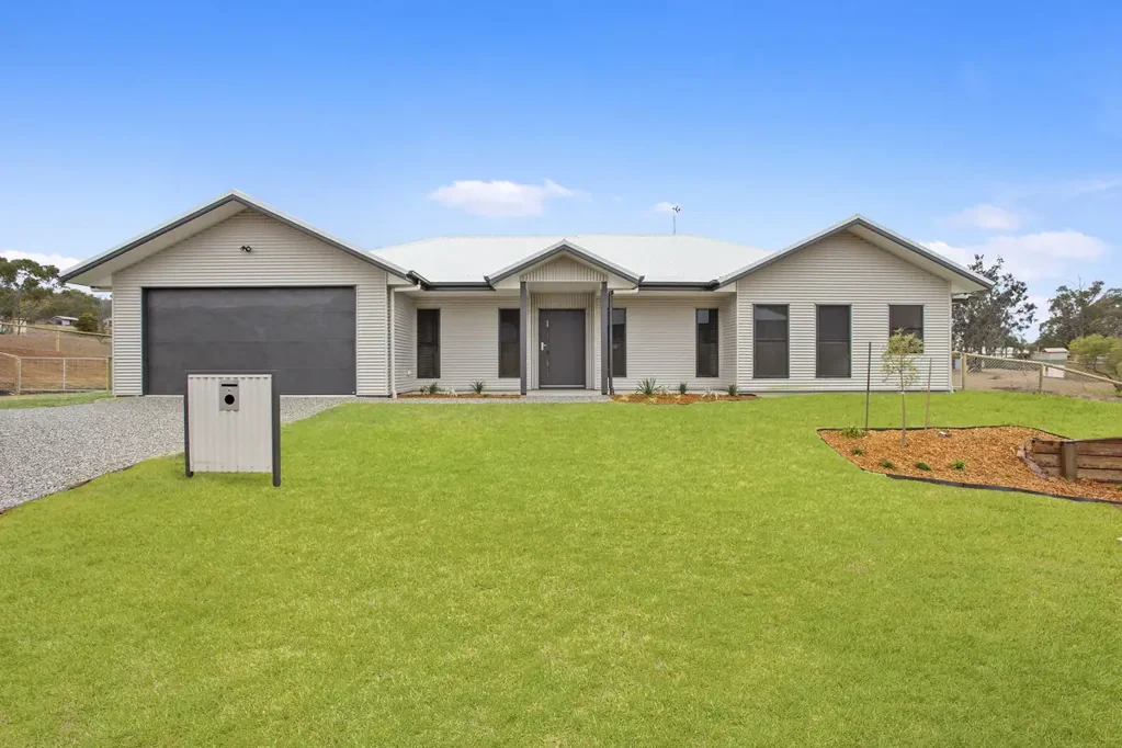 6 Bottle Tree Court, Withcott, QLD 4352