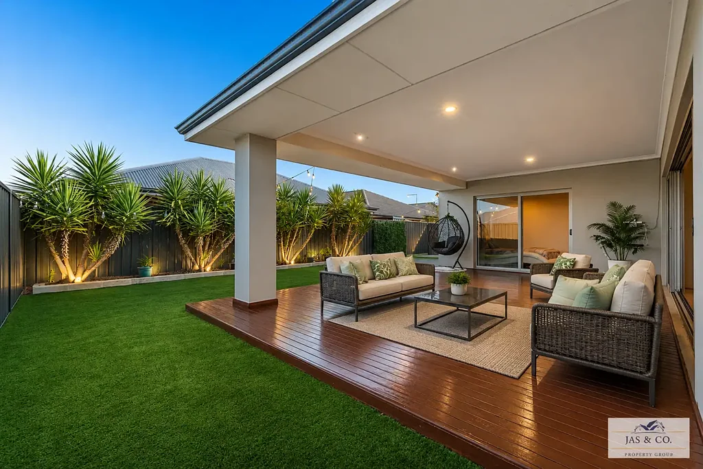 Caversham 4房  Grand-Scale Family Living | 4x2 + Theatre on 509sqm with 292sqm Under the Main Roof