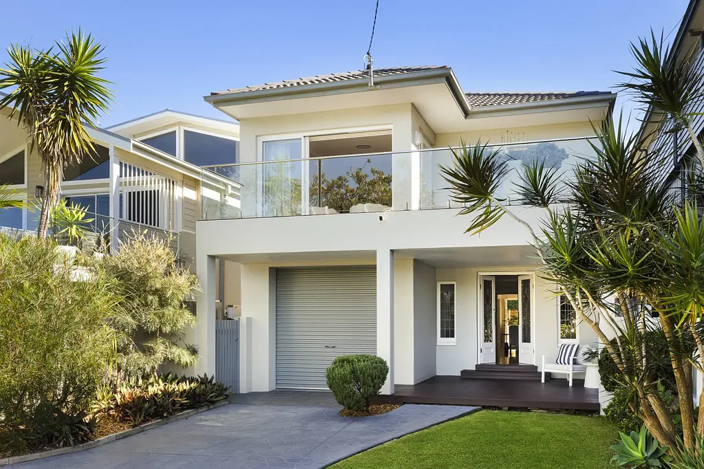 North Curl Curl 4 Slaapkamer A rare coastal position on beachfront reserve