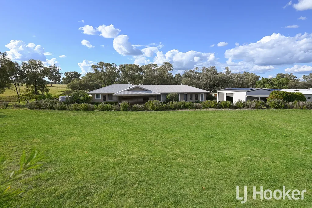 Inverell 4ห้องนอน Appealing House, Appealing Setting!