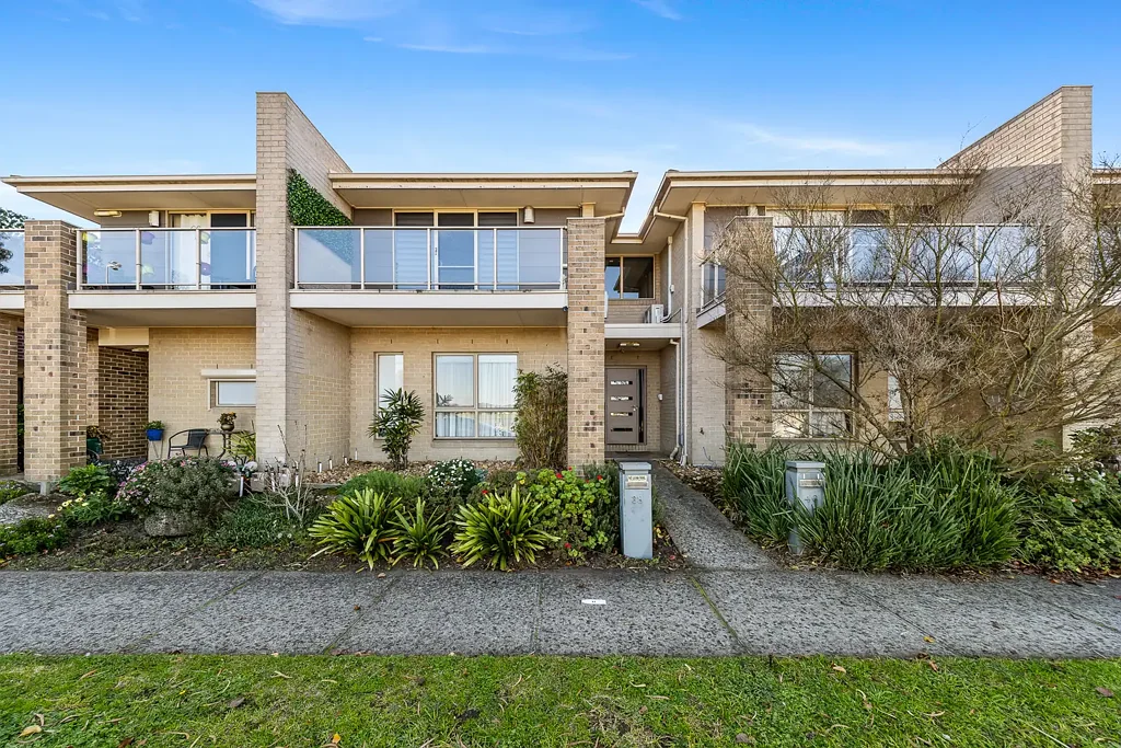 Neat & Convenient 1-Bedroom Unit in Prime Cranbourne Location