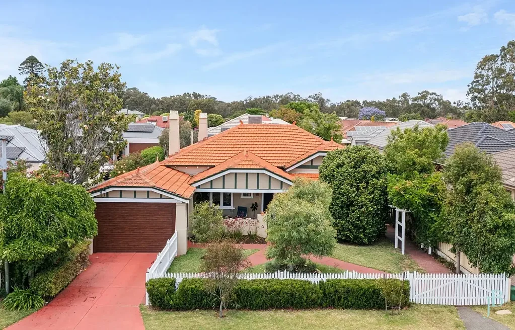 Cannington 3房  'Lorne' - A classic 1930's California Bungalow in a Tranquil Riverside Neighbourhood