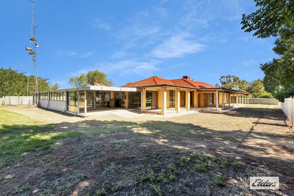 Howlong 8chambre Spacious 8-Bedroom Home with Endless Potential!