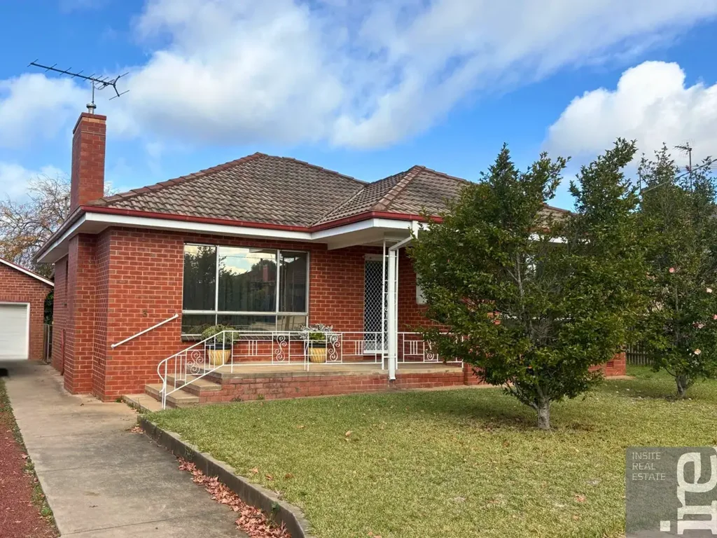 Ideal Family Home Close to Schools & Shops