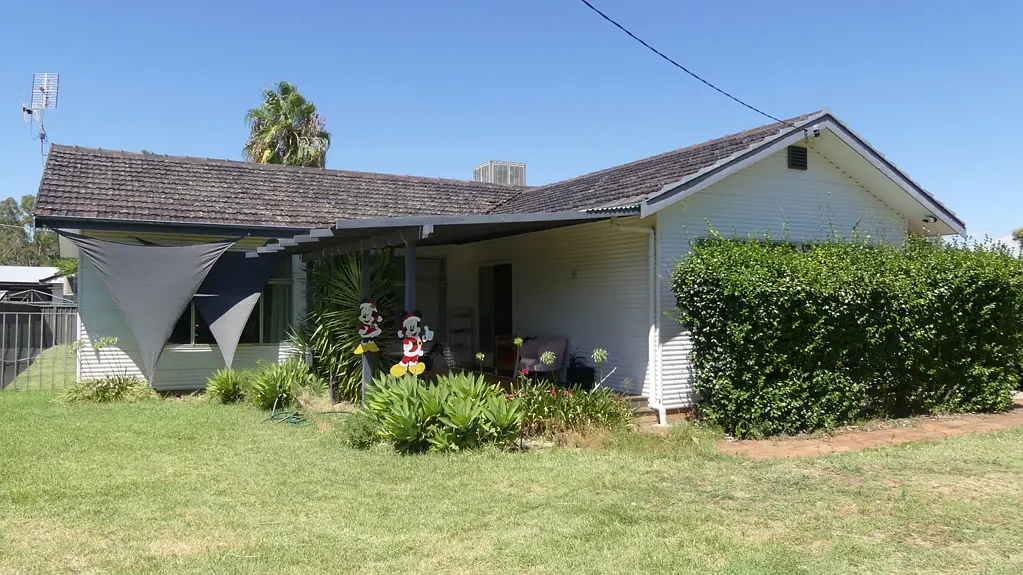 Warren 3 Bedroom Quiet  Location