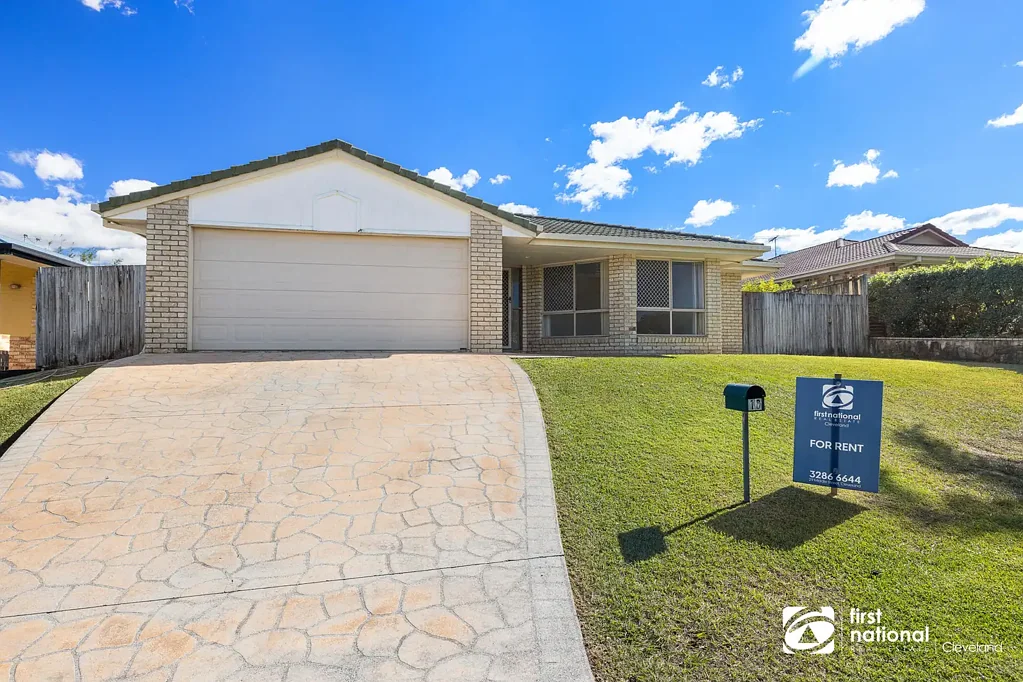LARGE FAMILY HOME IN REDLAND BAY