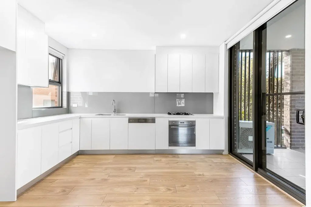 Quality Top Floor Apartment with Floorboards Throughout