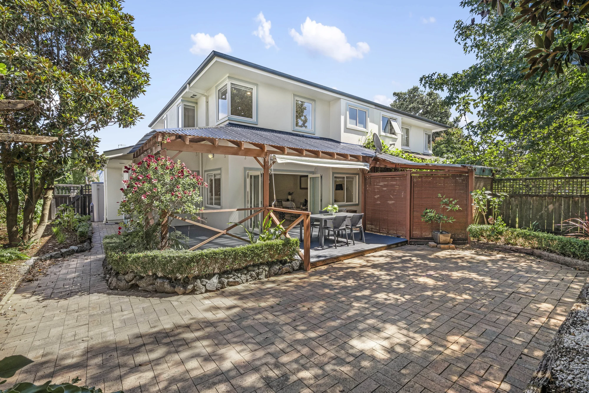 Ellerslie 3غرفة نوم PRICE DROP - $995,000