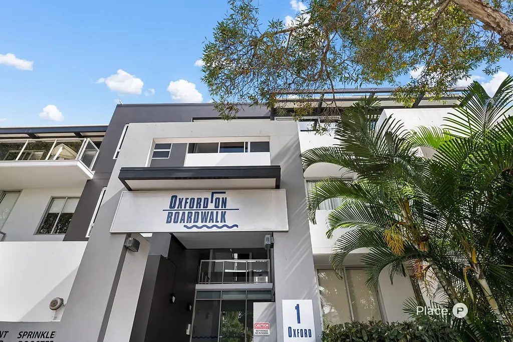 Bulimba 2Moenga Contemporary Two-Level Apartment in a Blue-Chip Bulimba Address