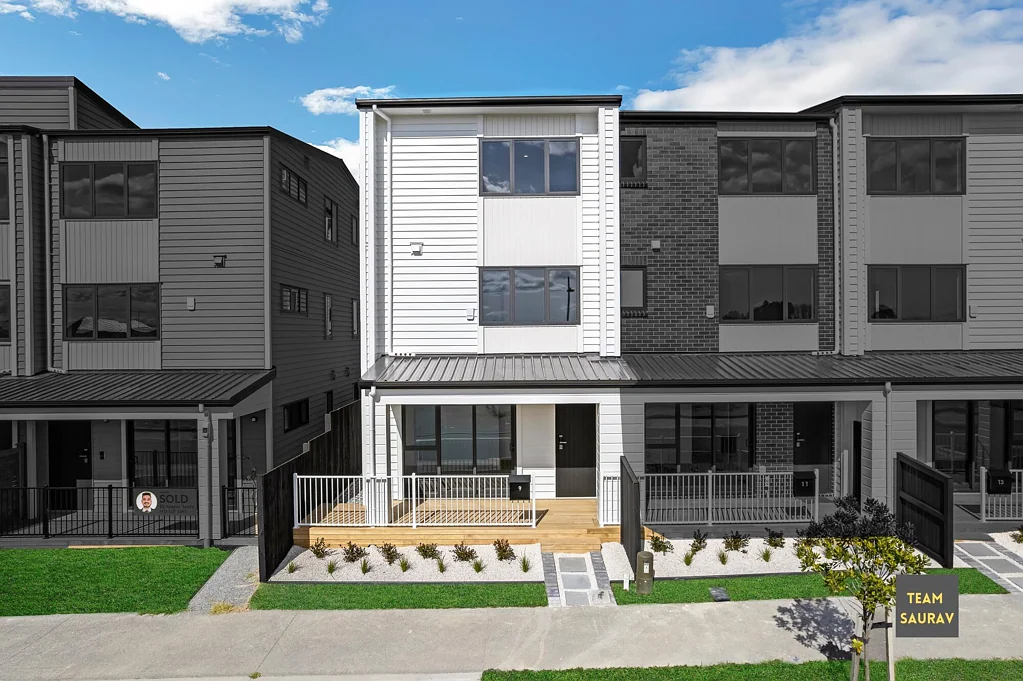 Karaka 4房  Modern Karaka Living + Rental Potential