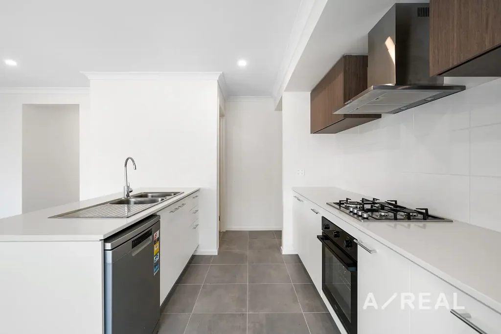 Modern Four-Bedroom Family Home in a Convenient Tarneit Location