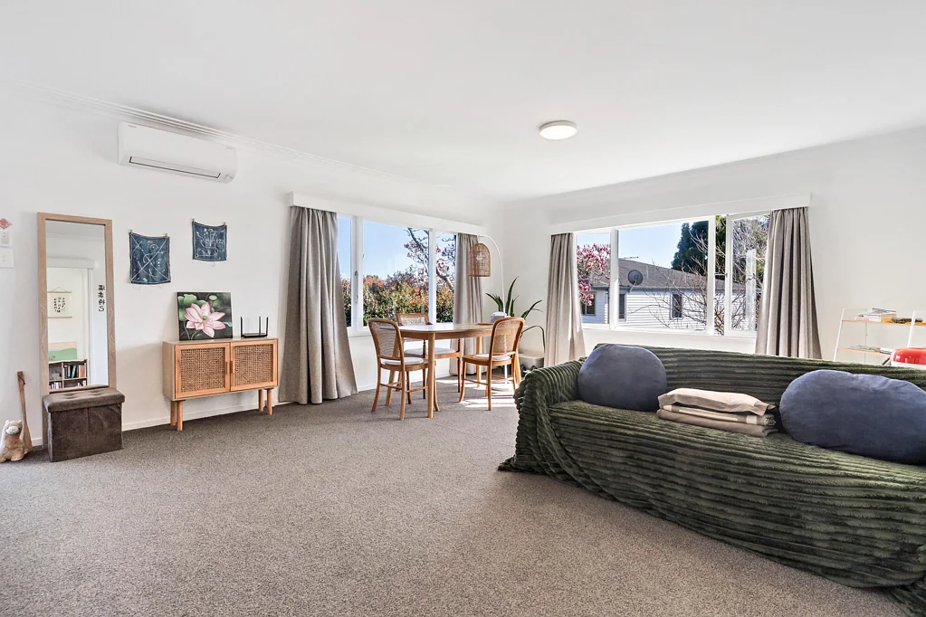 Remuera 1 Bedroom Spacious Unit with Garage & Storage