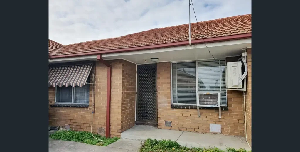 Comfortable and conveniently located, this 2-bedroom, 1-bathroom home in Thomastown is perfect for those seeking low-maintenance living.