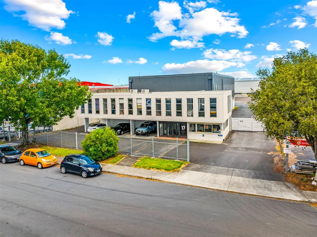 Penrose CBRE | Large Metalled Yard + 1,138sqm WH