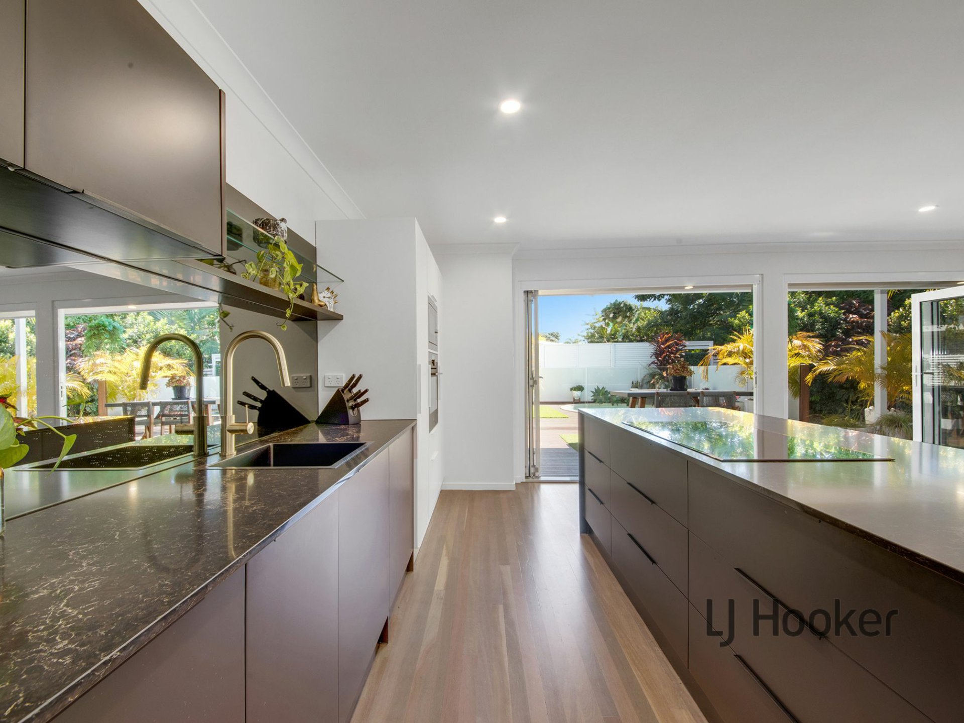 12 ALKINA CR, BOYNE ISLAND QLD 4680, 0部屋, 0バスルーム, House