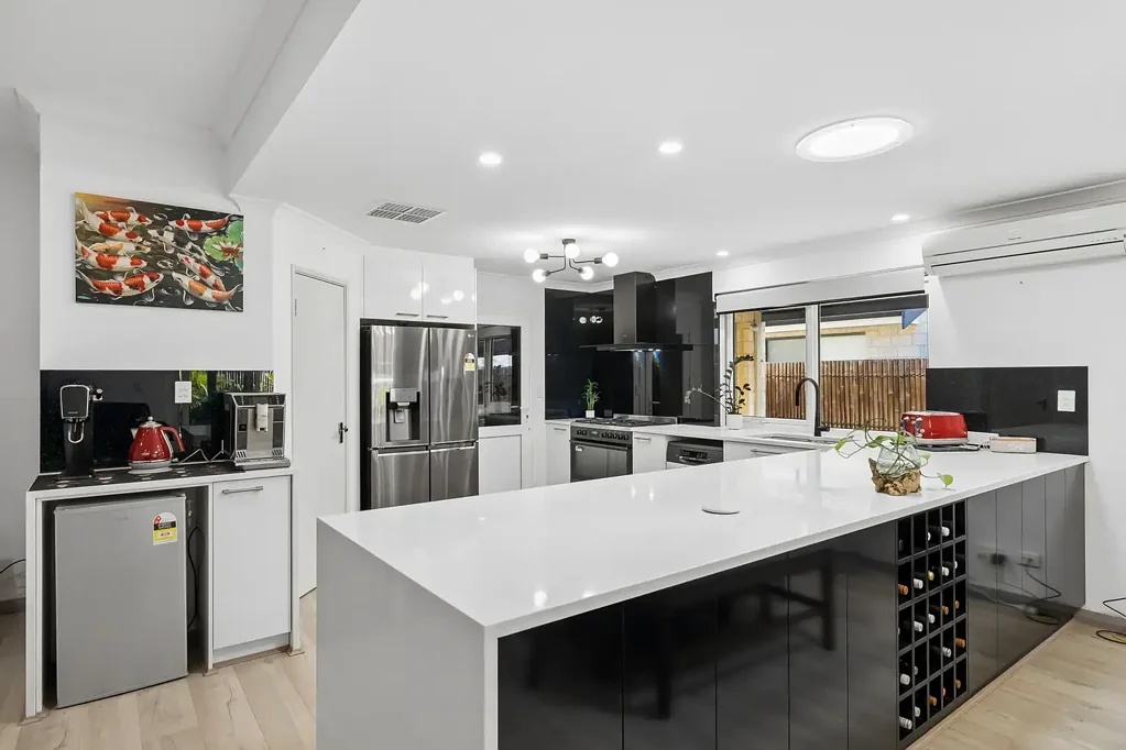 Aveley 5ห้องนอน “The Ultimate Entertainer – Fully Renovated 5-Bedroom Masterpiece in Prime Aveley”