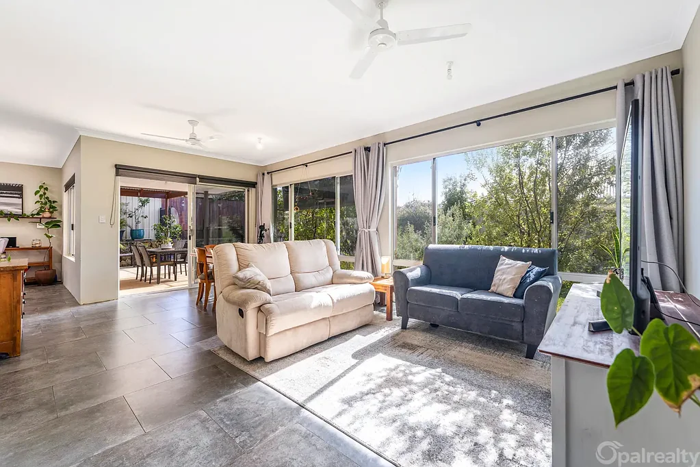 34 Ashwood Parkway, Lakelands, WA 6180