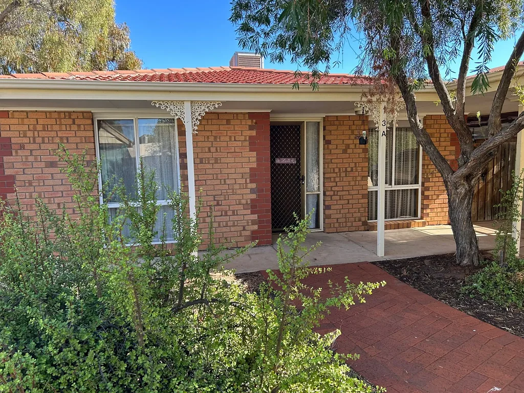 Roxby Downs 3Zimmer 3-Bedroom Home with Potential!