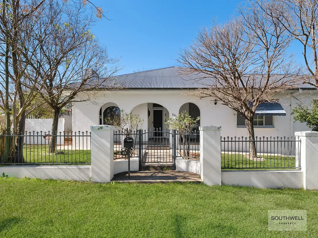 East Tamworth 5Zimmer Elegant Entertainer Offering Abundant Space for Family Living