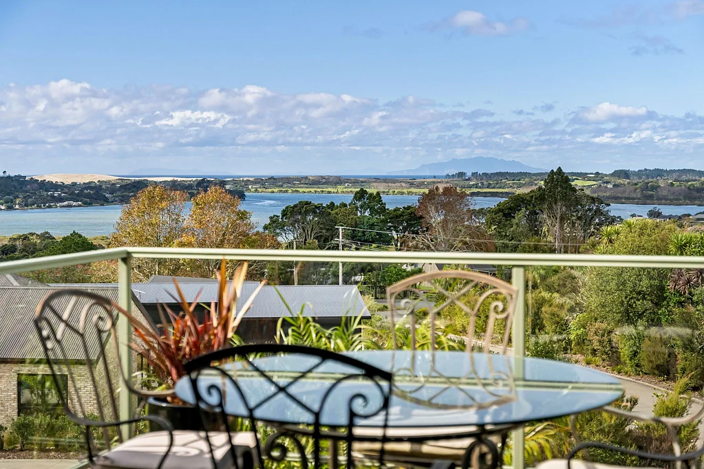 Mangawhai 3房  Ocean Views in The Village