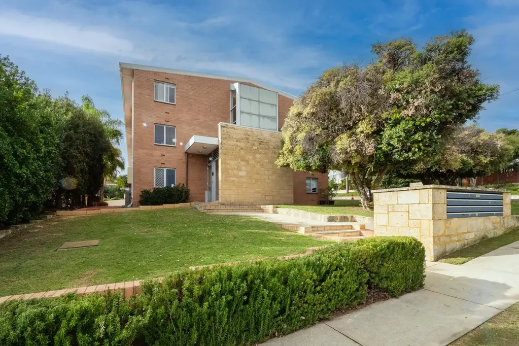 Mosman Park 1 Bedroom Small Complex, Top Floor, Leased Investment