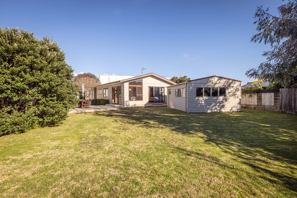 Papamoa 4房  Character. Land. Location. Potential.