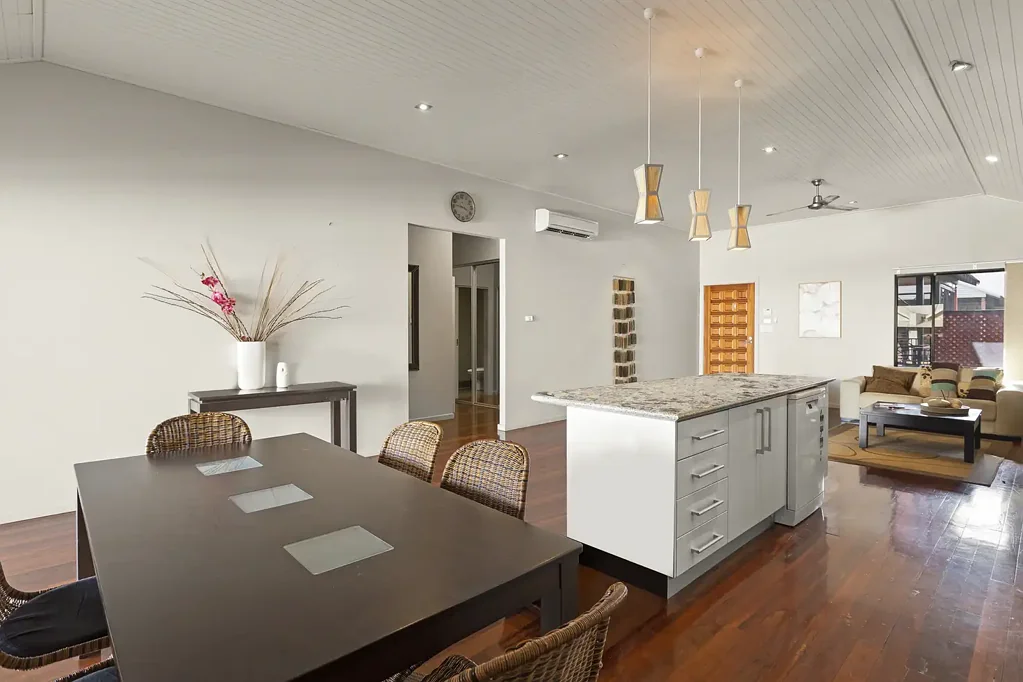 Fully Furnished 2 Bedroom Apartment:- Unit 18 Shiba Lane Apartments