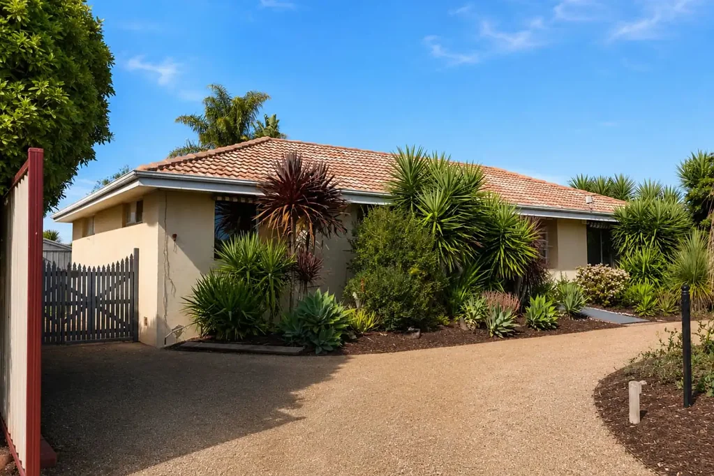 Melton South 3 Slaapkamer Endless Potential on a Huge 927m² Corner Allotment!