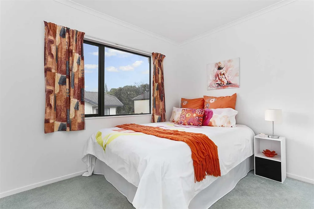 Newly renovated 3 bedrooms plus 1 study with 1.5 bathrooms town house in New Lynn.