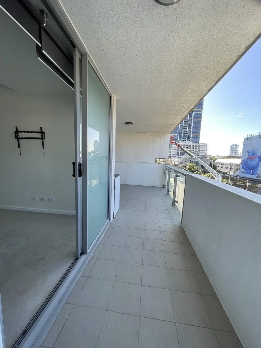 Spacious and well positioned 2 Bed/2 bath apartment near South Bank