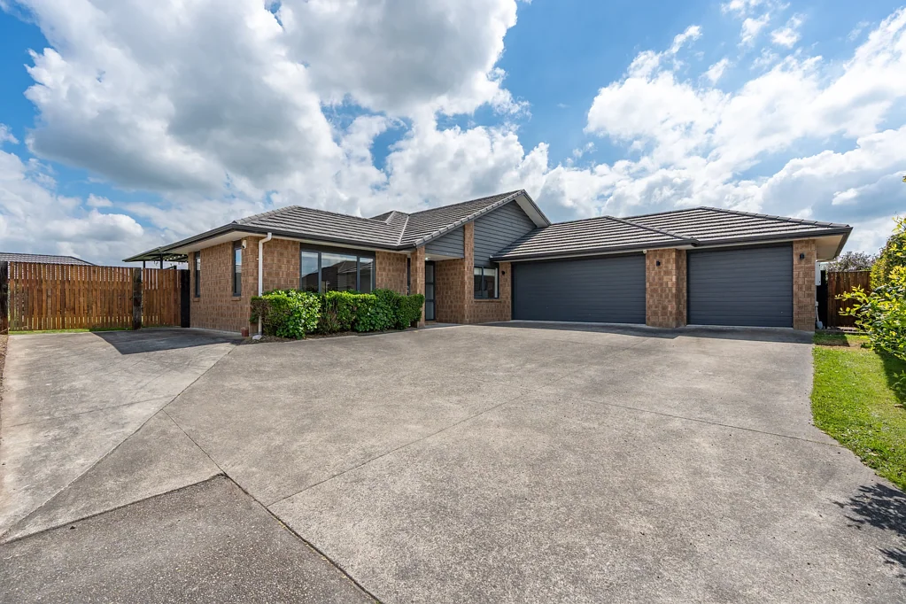 Rototuna North 5房  Large Family Home..Rototuna School Zoned!