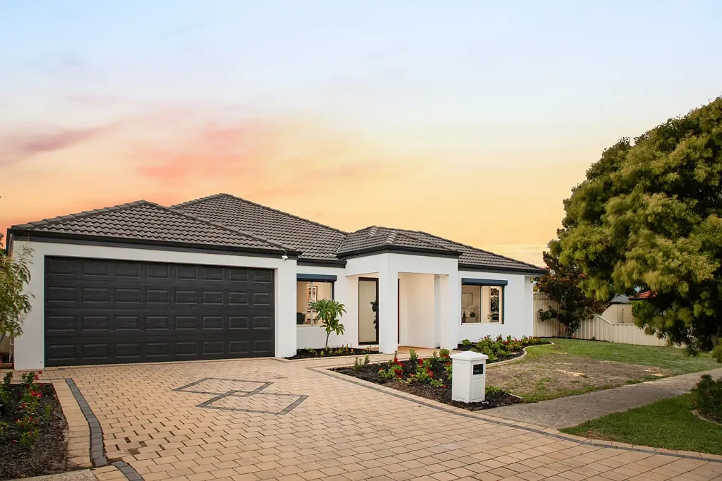 2 Namoi Street, Hammond Park, WA 6164