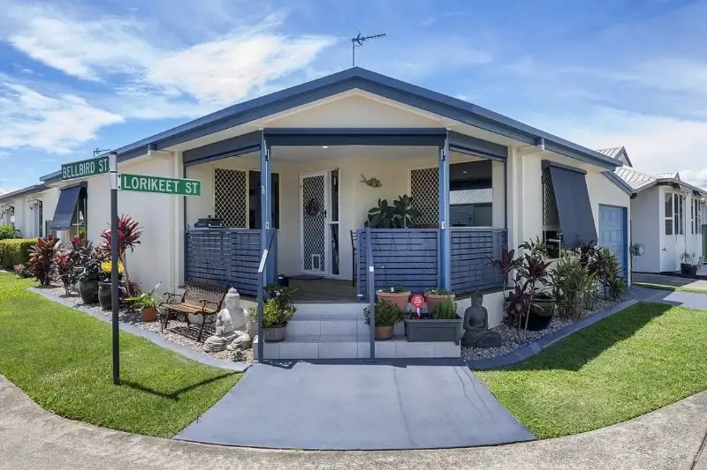 Coombabah 2ਬੈੱਡਰੂਮ Location, Modern Presentation and Awaiting New Owner - Located within Suncrest Hometown ,70 Hansford Road Coombabah