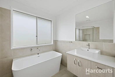 2/126B Bideford Street, Torquay, QLD 4655, 3 Bedrooms, 2 Bathrooms, Apartment