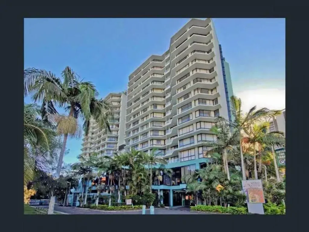 Central Surfers  Paradise large furnished  1 bedroom unit plus study