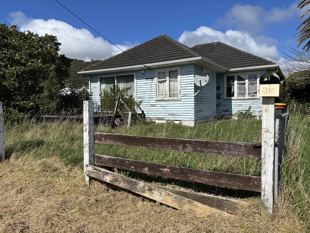 Wainuiomata 3બેડરૂમ Potential Awaits - Mortgagee Sale!