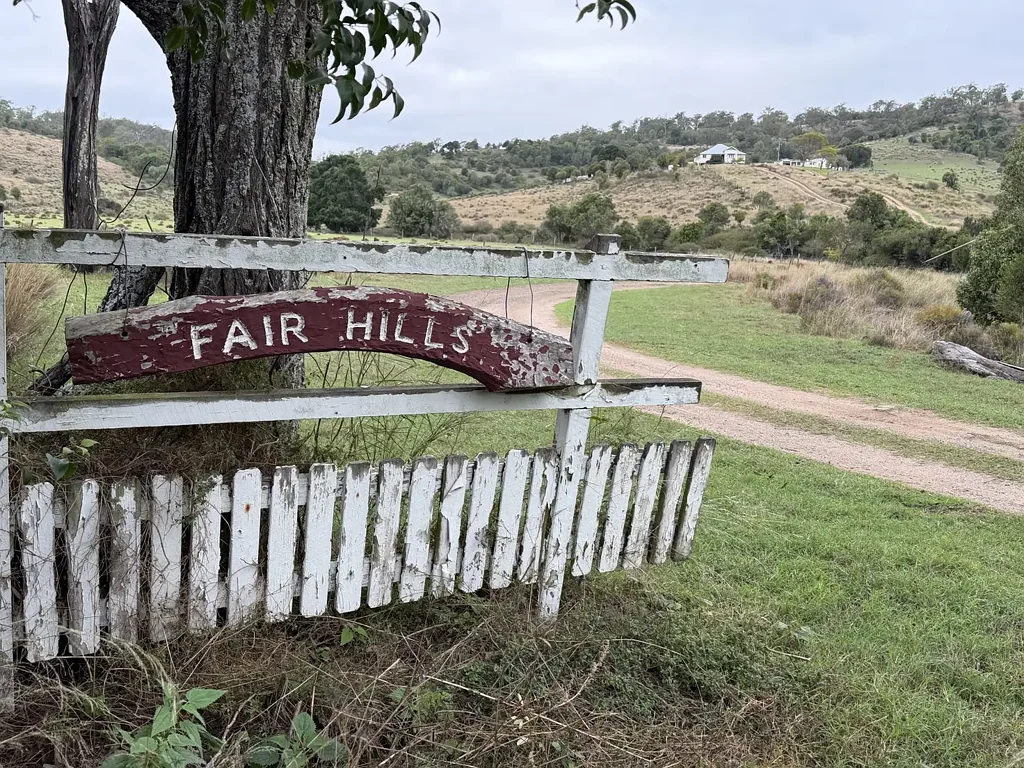 Maclagan "Fairhills" - Basalt Grazing Country with Dual Residences